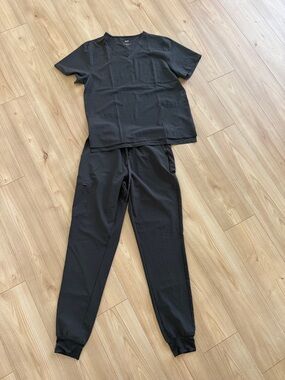 COZYFIT V-Neck Scrub Top and pants - Classic Pocket